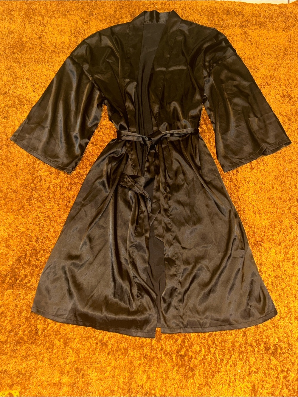 Carolina Herrera Black Satin Kimono-Style Robe with Tie Belt - Picture 2 of 8
